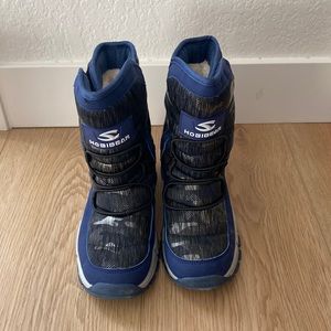 Boys snow boots size 4.5 Hobibear